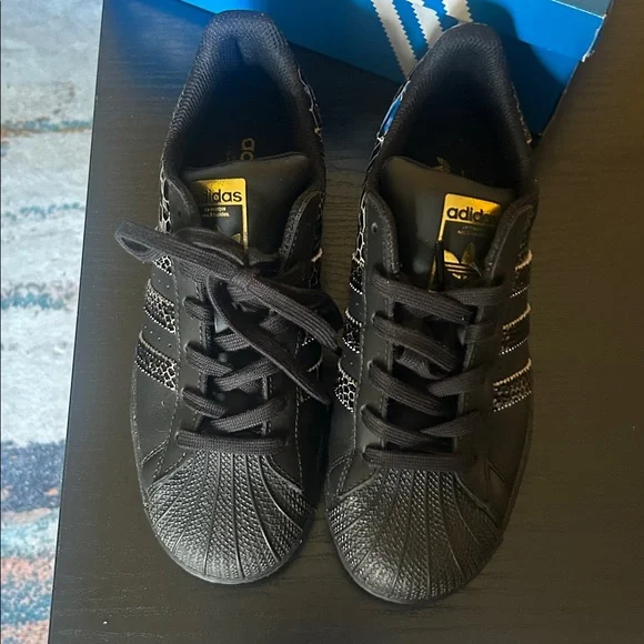 Adidas superstar W adidas size 7. Black and gold. Worn once. - Picture 8 of 9